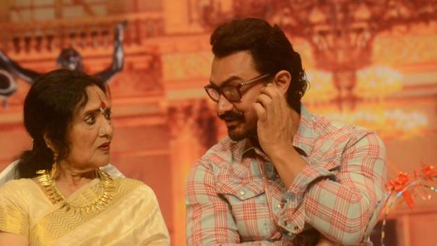 Actor Aamir Khan with veteran actress Vyjayanthimala during Dinanath Mangeshkar memorial awards. (IANS)
