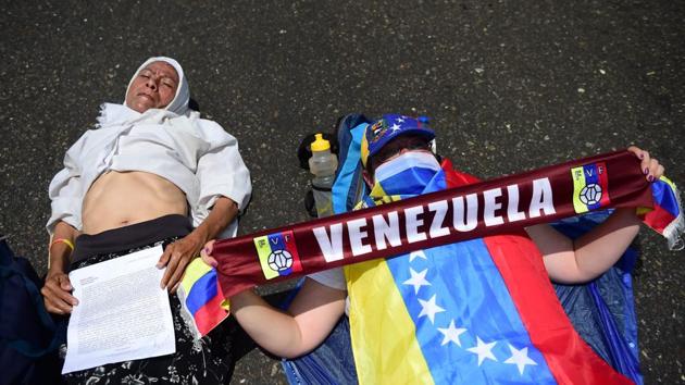 Venezuelan opposition activists take part in a massive demonstration in Caracas. (Ronaldo Schemidt/AFP) Venezuelan opposition activists take part in a massive demonstration in Caracas. (Ronaldo Schemidt/AFP)