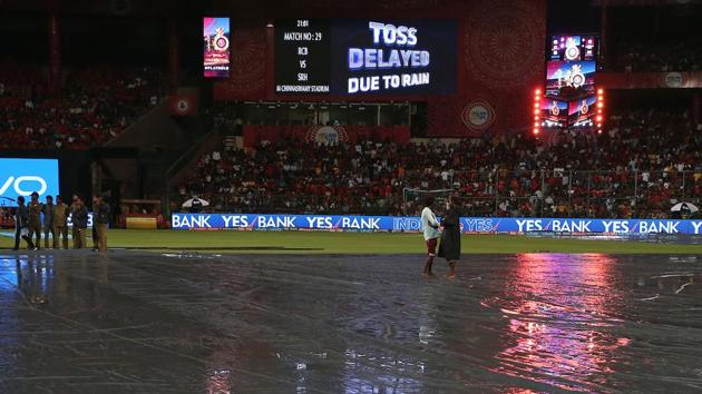 The 2017 Indian Premier League game between Royal Challengers Bangalore and Sunrisers Hyderabad at the M Chinnaswamy Stadium was abandoned due to heavy rain on Tuesday night. Catch highlights of Royal Challengers Bangalore (RCB) vs (SRH) Sunrisers Hyderabad here.(BCCI)