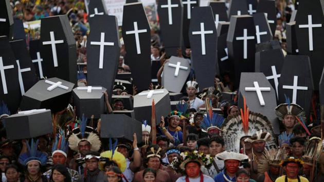 Sonia Guajajara, a coordinator for the march, said some 4,000 indigenous people and supporters took part in the protest. (Ueslei Marcelino/REUTERS)