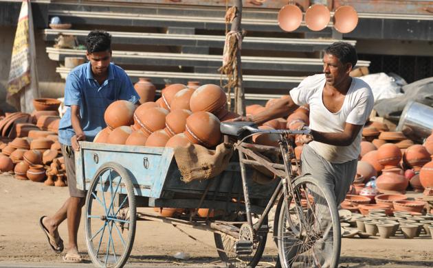 Potters taking earthen water coolers for sale in Mansoorwal village on the outskirts of Kapurthala on Wednesday, April 26. (Pardeep Pandit/HT) 