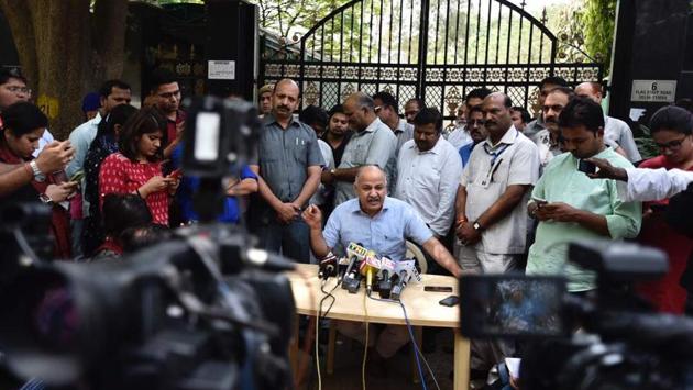 AAP squarely blamed the Electronic Voting Machines (EVMs) for the poor show. Rai briefly stepped outside to blame faulty EVMs for the rout they so hoped against. (Burhaan Kinu/HT Photo)