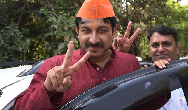 Results of MCD elections 2017 were announced on Wednesday. The BJP is set to win majority in all three municipal corporations. Delhi BJP chief Manoj Tiwari demanded Delhi Chief Minister Arvind Kejriwal’s resignation.(Ravi Choudhary/HT Photo)