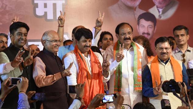 BJP Delhi president Manoj Tiwari and Union minister Venkaiah Naidu at the press conference at the BJP office in New Delhi on Wednesday after the MCD election results were announced.(Arvind Yadav/HT PHOTO) BJP Delhi president Manoj Tiwari and Union minister Venkaiah Naidu at the press conference at the BJP office in New Delhi on Wednesday after the MCD election results were announced.(Arvind Yadav/HT PHOTO)