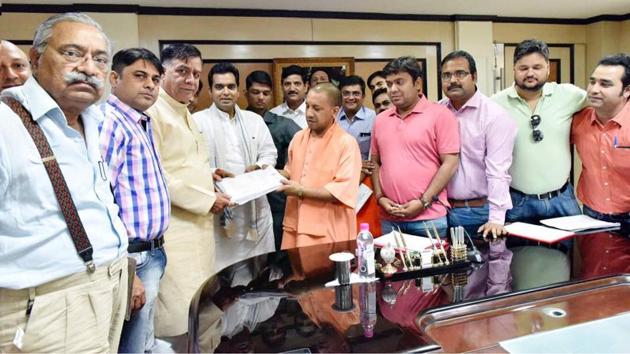 Noida homebuyers with UP CM minister Yogi Adityanath Noida homebuyers with UP CM minister Yogi Adityanath