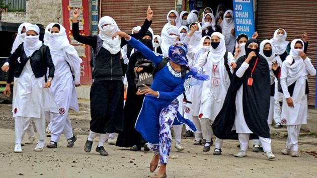 Girl students pelt stones at security personnel during clashes in Lal Chowk in Srinagar.(PTI Photo) Girl students pelt stones at security personnel during clashes in Lal Chowk in Srinagar.(PTI Photo)