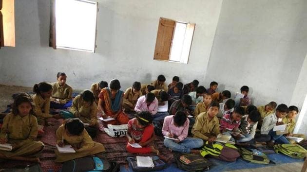 Students studying in a government primary school in Allahabad.(HT Photo)