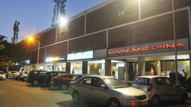 The worst-hit businesses in the city have been located on the Madhya Marg in Sector 26.(Karun Sharma/HT)