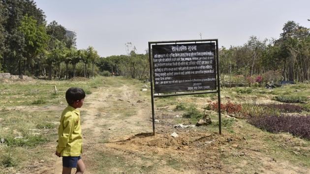 On March 14, the MCG teams had demolished some structures while taking possession of the disputed land in Gwal Pahari. (Sanjeev Verma/HT PHOTO) On March 14, the MCG teams had demolished some structures while taking possession of the disputed land in Gwal Pahari. (Sanjeev Verma/HT PHOTO)