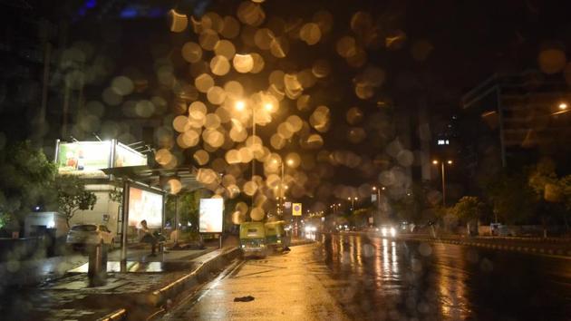 Rain and thundershowers have finally made their way to Delhi-NCR, making the weather pleasant in New Delhi. (RAVI CHOUdhary/ht photo)