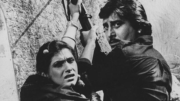 Vinod Khanna and Dimple Kapadia in Batwara. They even acted together in Dabangg recently. (HT Photo) Vinod Khanna and Dimple Kapadia in Batwara. They even acted together in Dabangg recently. (HT Photo)