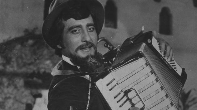 Veteran Bollywood actor Vinod Khanna has died at 70 at Mumbai’s HN Reliance Hospital. According to the hospital, he breathed his last at 11.20am on Thursday. He was suffering from advanced bladder carcinoma (bladder cancer). Here’s a look at his life in pics... (HT PHoto)