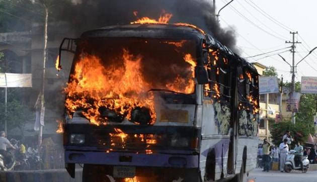 A bus set on fire by rampaging Allahabad University students who were protesting demanding, among others, an inquiry into allegations of corruption in the institute (Anil K Maurya/Hindustan Times) A bus set on fire by rampaging Allahabad University students who were protesting demanding, among others, an inquiry into allegations of corruption in the institute (Anil K Maurya/Hindustan Times)