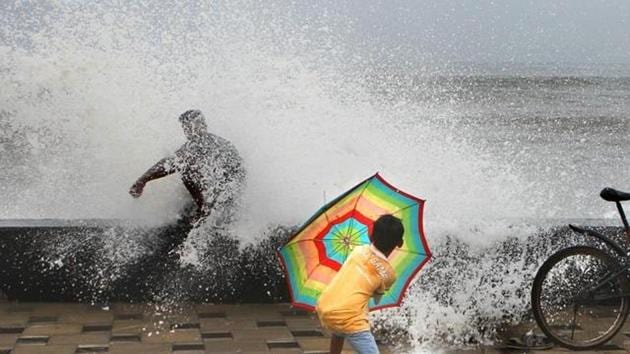 Tide levels above 4.5 meters are said to be dangerous as it could result in heavy inundation if coupled with heavy showers in low-lying areas. (HT File) Tide levels above 4.5 meters are said to be dangerous as it could result in heavy inundation if coupled with heavy showers in low-lying areas. (HT File)