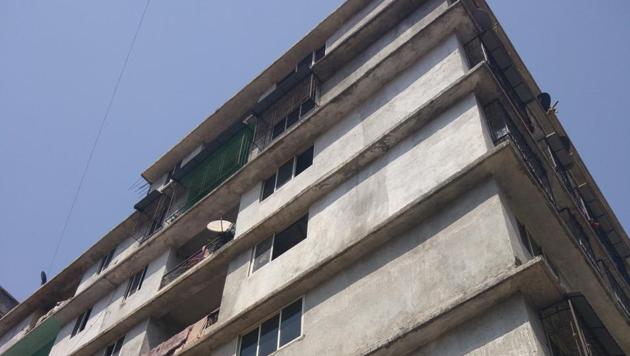 The building in Mumbra from where Nazim was arrested.(HT FILE) The building in Mumbra from where Nazim was arrested.(HT FILE)