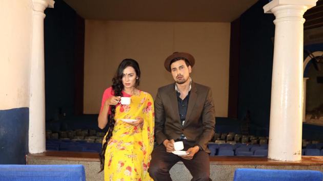Models Sonalika Sahay and Azad Sirohi revive the magical chemistry between two of Bollywood’s greatest icons.  (Photo & styling: shara ashraf/ht;  models: sonalika sahay & azad sirohi) 