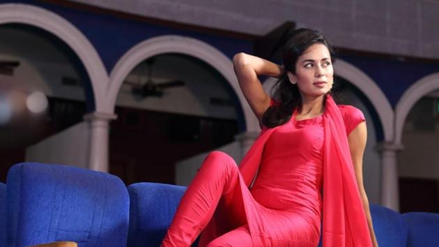 Asha Parekh’s churidaar-kurtis spurred fashion rebellion among young girls in the ’60s, who wrapped newspaper around their calves to slip into those unbelievably tight churidaars. Model Sonalika Sahay recreates one of her looks from her film Aya Sawan Jhoom Ke (1969).  (Photo & styling: shara ashraf/ht;  model: sonalika sahay: outfit: mint blush ) 