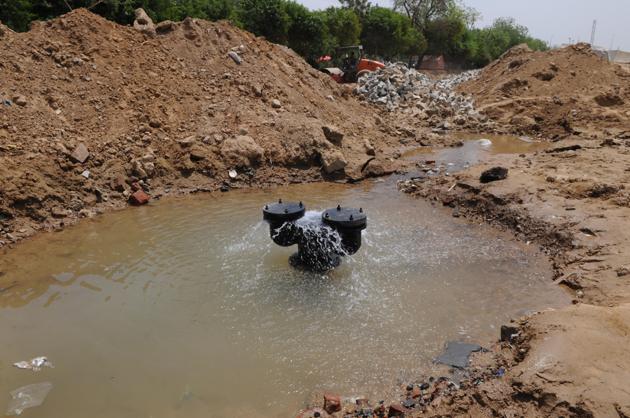 Repeated ruptures in Huda’s main water pipeline over the last few months led to frequent disruption in supply across Gurgaon.(HT FILE PHOTO)