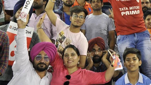 Fans enjoying the IPL match between Kings XI Punjab and Sunrisers Hyderabad at PCA Stadium in Mohali on Friday night. (Ravi Kumar/HT)