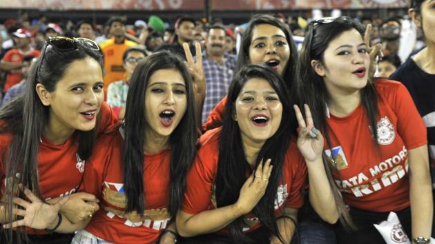 Fans enjoying the IPL match between Kings XI Punjab and Sunrisers Hyderabad at PCA Stadium in Mohali on Friday night. (Ravi Kumar/HT)