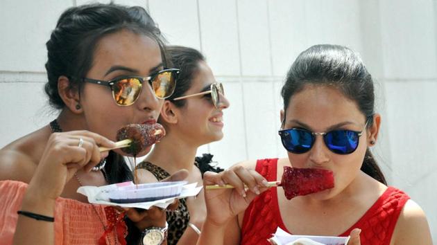 I SCREAM, U SCREAM! : Ice lollies come to the rescue. (Gurminder Singh/HT )