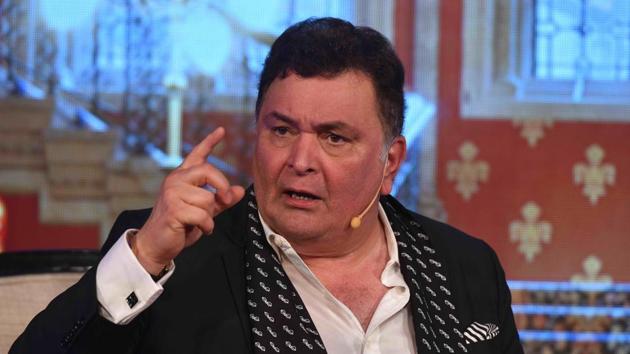 Actor Rishi Kapoor clarified that Ranbir is out of the country, otherwise he would have attended Vinod Khanna’s funeral. Actor Rishi Kapoor clarified that Ranbir is out of the country, otherwise he would have attended Vinod Khanna’s funeral.