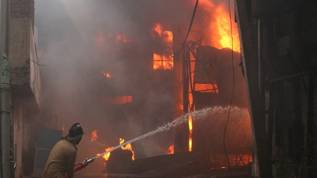 The factory on fire in Ludhiana on Saturday, April 29. (JS Grewal/HT) The factory on fire in Ludhiana on Saturday, April 29. (JS Grewal/HT)
