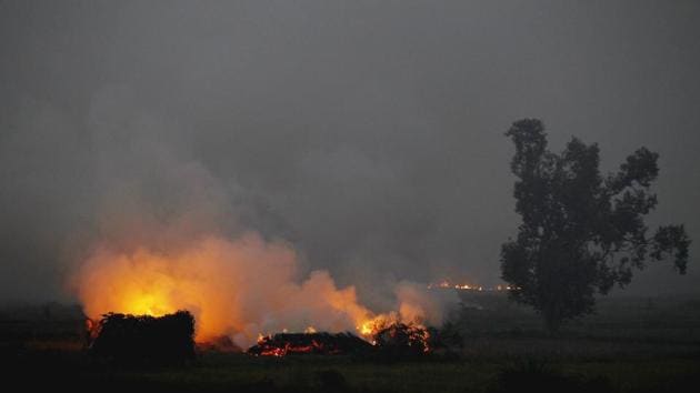 Environmentalists had cited burning of crackers during Diwali and burning of residual harvest by farmers in Haryana, Uttar Pradesh and Punjab for poor air quality. (HT File) Environmentalists had cited burning of crackers during Diwali and burning of residual harvest by farmers in Haryana, Uttar Pradesh and Punjab for poor air quality. (HT File)