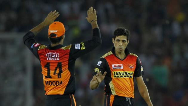 In reply, KXIP got off to a worst possible start as they lost both openers Martin Guptill and Manan Vohra in quick succession. Ashish Nehra removed Vohra while Bhuvneshwar Kumar got rid of the Kiwi opener.  (BCCI ) 