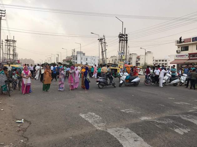 The residents of Sector 57 holding a road blockade on Sunday.(HT PHOTO)