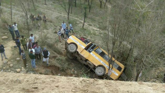 A vehicle skidded off the road killing over a dozen people in Khyber-Pakhtunkhwa on April 29.(HT Photo/ Representative image)