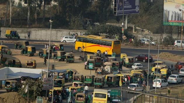 Traffic snarls are often triggered in the city due to irregular parking, stoppages and flouting of traffic rules. (Salman Ali/HT File Photo) Traffic snarls are often triggered in the city due to irregular parking, stoppages and flouting of traffic rules. (Salman Ali/HT File Photo)