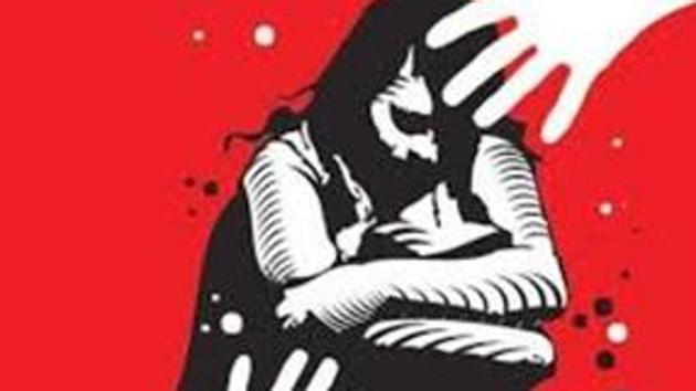 Police traced the driver through the woman’s mobile phone. (HT) Police traced the driver through the woman’s mobile phone. (HT)