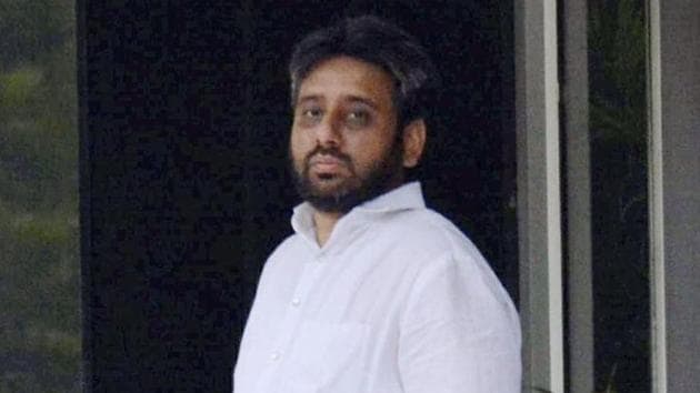 AAP's Delhi MLA Amanatullah Khan at a police station in Delhi.(PTI File Photo)