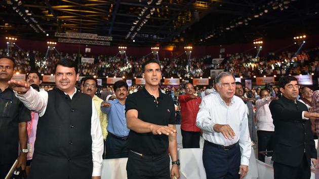 Chief minister Devendra Fadnavis, actor Akshay Kumar and industrialist Ratan Tata at the event. (Pratham Gokhale/HT Photo)