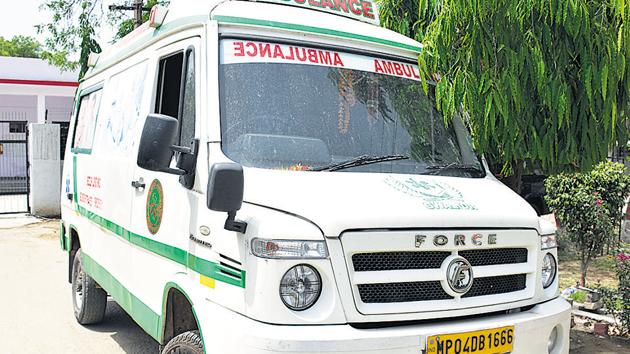 The police recovered the ambulance and gold and silver items from the two men arrested. (Sakib Ali/HT Photo) The police recovered the ambulance and gold and silver items from the two men arrested. (Sakib Ali/HT Photo)