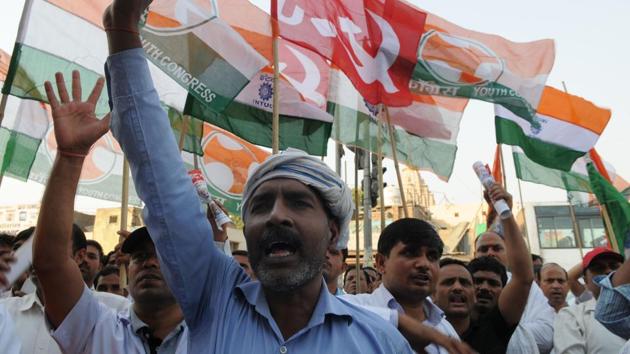 Members of various workers’ union in the city took out processions and criticised the state government’s decision. (Parveen Kumar/HT Photo) Members of various workers’ union in the city took out processions and criticised the state government’s decision. (Parveen Kumar/HT Photo)