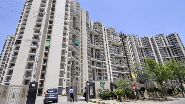 Homebuyers in PAN Oasis residential society in Sector 70 on Monday met Noida authority officials seeking action against the developers of the project for giving possession of flats without obtaining an occupancy certificate.(Sunil Ghosh/HT Photo) Homebuyers in PAN Oasis residential society in Sector 70 on Monday met Noida authority officials seeking action against the developers of the project for giving possession of flats without obtaining an occupancy certificate.(Sunil Ghosh/HT Photo)