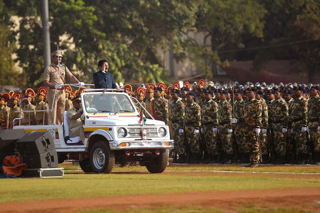 STANDING TALL: Maharashtra Governor Ch Vidyasagar Rao inspects the guard of honour. (Pratik Chorge/HT Photo) 