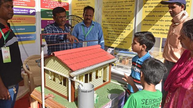 Chief minister Devendra Fadnavis praised the students’ ideas. (Pratham Gokhale//HT Photo)