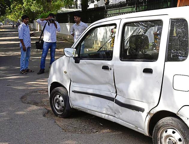 The damaged Wagon R car allegedly hit by BJP Delhi chief Manoj Tiwari’s car at North Avenue on Monday. (Arvind Yadav/HT PHOTO) The damaged Wagon R car allegedly hit by BJP Delhi chief Manoj Tiwari’s car at North Avenue on Monday. (Arvind Yadav/HT PHOTO)