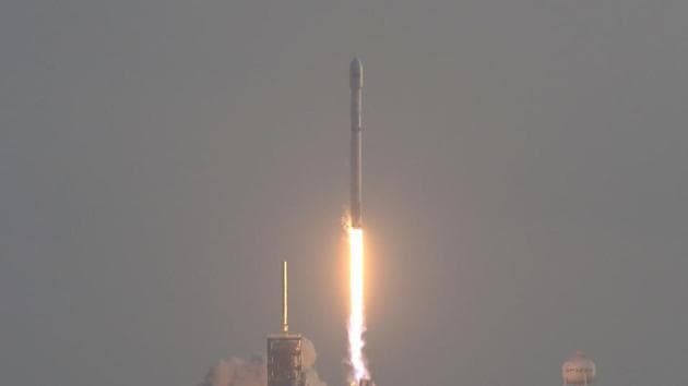 SpaceX Falcon 9 rocket launches from pad 39A on May 1, 2017 in Cape Canaveral, Florida. The rocket is delivering a classified payload to orbit for the National Reconnaissance office. (AFP Photo) SpaceX Falcon 9 rocket launches from pad 39A on May 1, 2017 in Cape Canaveral, Florida. The rocket is delivering a classified payload to orbit for the National Reconnaissance office. (AFP Photo)