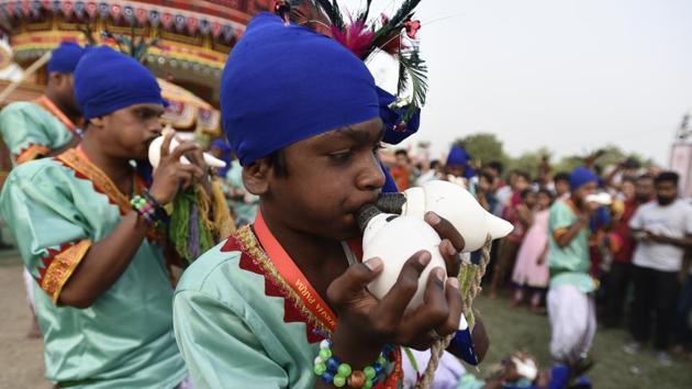 Folk artist dance during the Odisha Parba 2017. (Burhaan Kinu/HT PHOTO) Folk artist dance during the Odisha Parba 2017. (Burhaan Kinu/HT PHOTO)