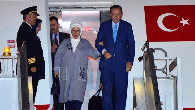 Turkish President Recep Tayyip Erdogan and his wife Emine Erdogan arrive in New Delhi at the start of an official visit to India on April 30. (AFP Photo) Turkish President Recep Tayyip Erdogan and his wife Emine Erdogan arrive in New Delhi at the start of an official visit to India on April 30. (AFP Photo)