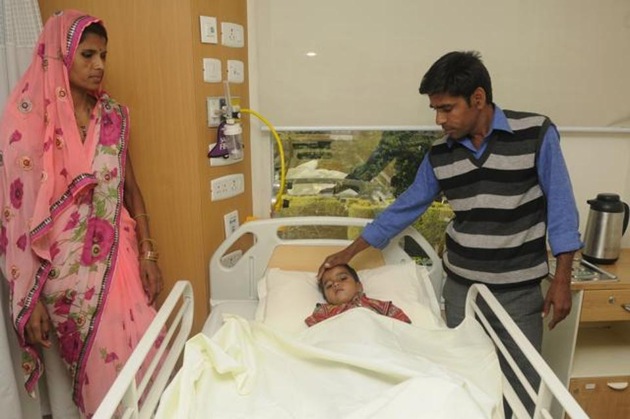 Manish Kumar in hospital in New Delhi. He will undergo surgery to repair congenital heart abnormalities (Burhaan Kinu/HT PHOTO) Manish Kumar in hospital in New Delhi. He will undergo surgery to repair congenital heart abnormalities (Burhaan Kinu/HT PHOTO)