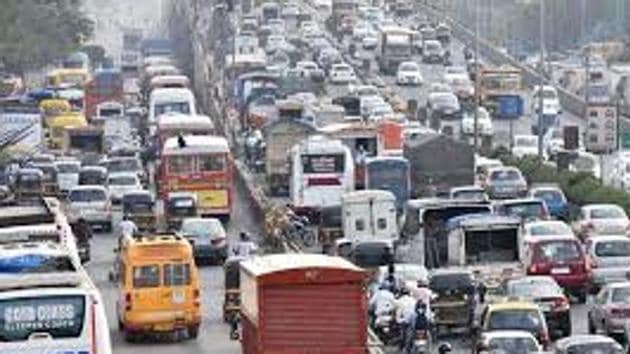 The northbound stretch of the western express highway (WEH) will be shut for traffic from midnight till 5am. (HT File) The northbound stretch of the western express highway (WEH) will be shut for traffic from midnight till 5am. (HT File)