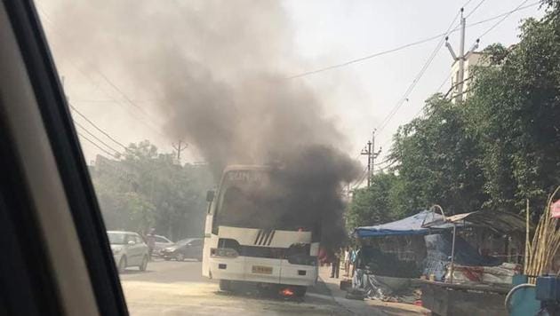 The bus on fire in Indirapuram that was carrying 17 students. (HT Photo) The bus on fire in Indirapuram that was carrying 17 students. (HT Photo)