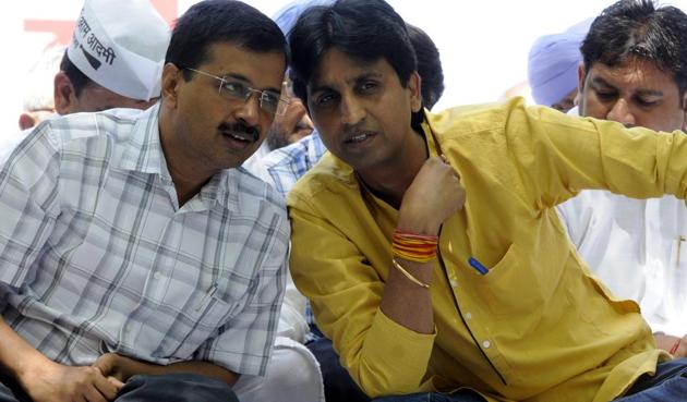 AAP MLA Amanatullah Khan had alleged that Kumar Vishwas was trying to take over the party. Khan had resigned from the party’s political affairs committee.(Sonu Mehta/HT Photo)