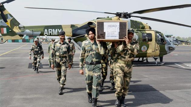 BSF jawans carry the coffin of head constable Prem Sagar in Jammu on Tuesday.(PTI Photo)