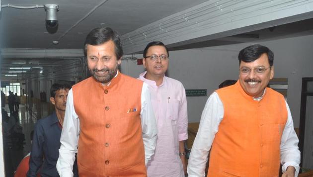 Finance minister Prakash Pant (left) with BJP legislators at Vidhan Sabha on Tuesday. (: Vinay S Kumar/HT Photo)